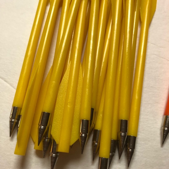 GREAT BARGAIN. Large lot of hunting supplies. Some new. Some excellent cond. - Picture 12 of 17